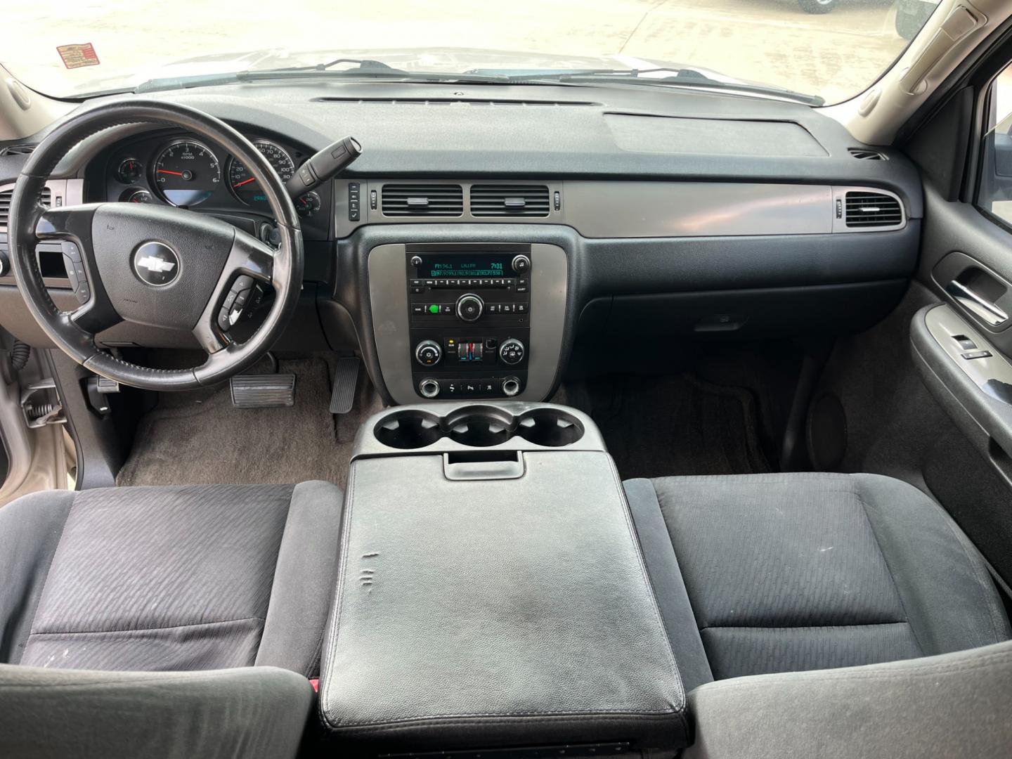 2009 SILVER /TAN Chevrolet Suburban LS 1500 2WD (1GNFC16069J) with an 5.3L V8 OHV 16V FFV engine, 4-Speed Automatic transmission, located at 14700 Tomball Parkway 249, Houston, TX, 77086, (281) 444-2200, 29.928619, -95.504074 - Photo#10